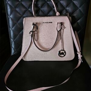 EUC AUTHENTIC MICHAEL KORS HANDBAG Baby Pink